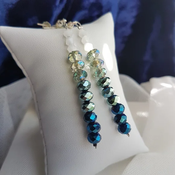 Swarovski Elements Linear Ombre Earrings Blue White Alabaster NEW - Picture 11 of 12